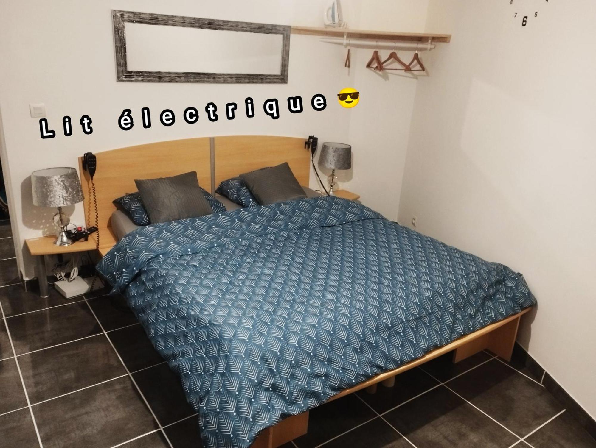 Appartement Avec Cour Plein Centre Foix Luaran gambar